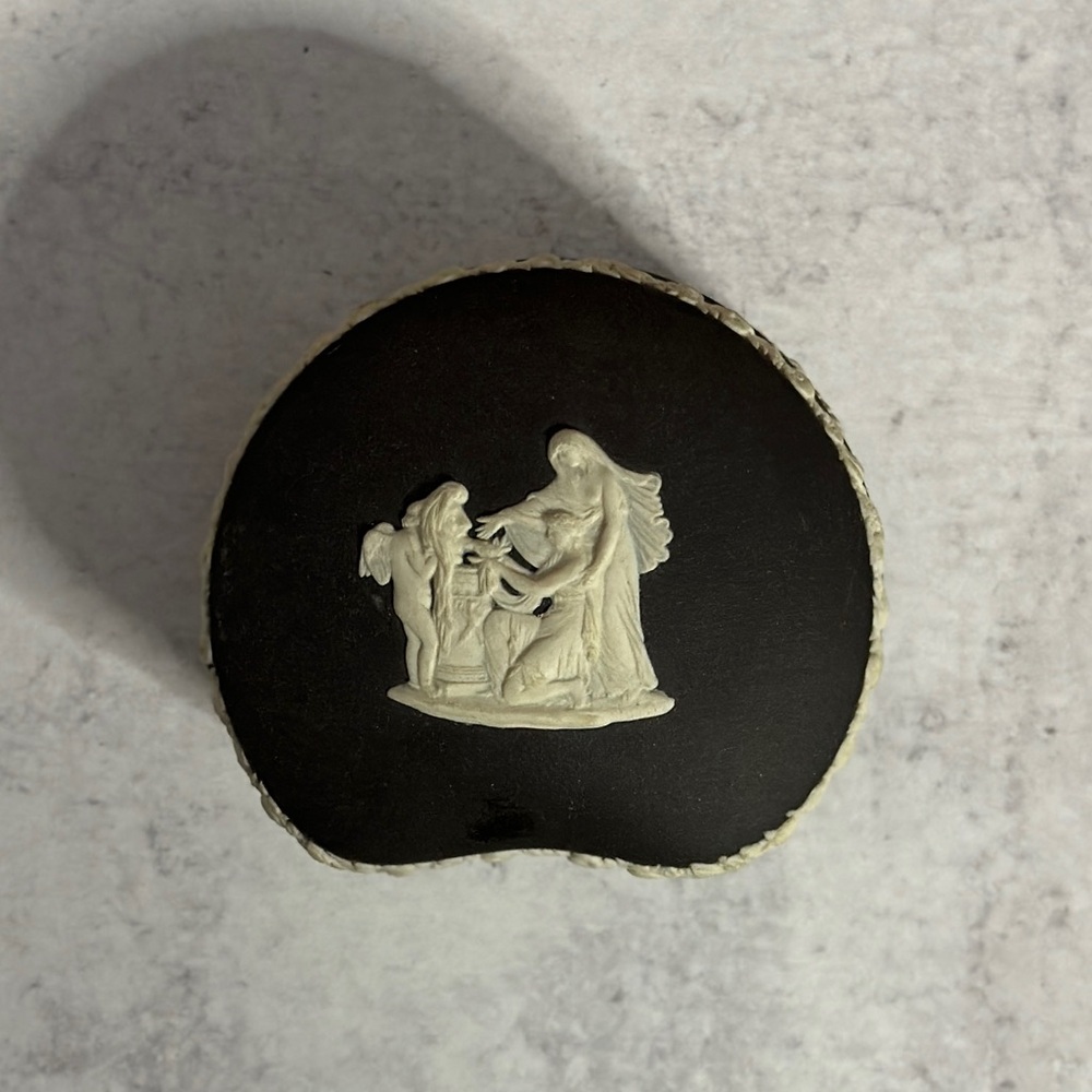 VTG Wedgwood| Bean Shaped Lidded Box Black Basalt White Trinket